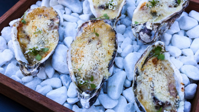 Ostras gratinadas, destaque entre as entradas do C La Vie.