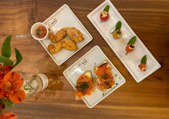 Patinhas de rãs, tomates recheados e bruschettas de gravilax fazem parte do menu de entradas e tapas. Foto: Gisele Rech