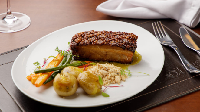 Pancetta ao molho jalapeño, do Vindouro | Foto: Fernando Zequinão