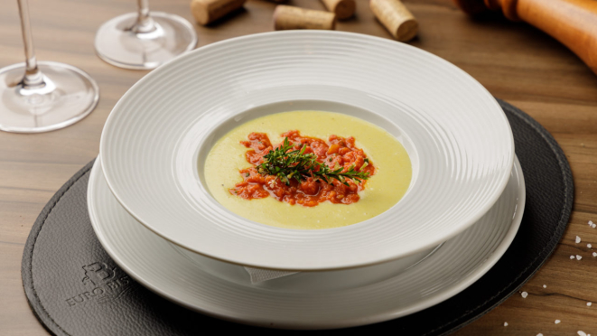 Polentina cremosa com ragu de cordeiro, do Euro Bistrô | Foto: Fernando Zequinão