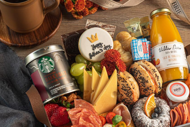 Delícias para os pais nesta sugestão de cesta para café da manhã.