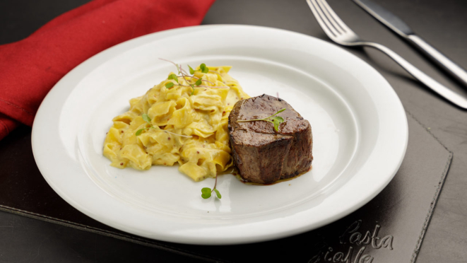 Medalhão de filet mignon, do La Pasta Gialla | Foto: Fernando Zequinão