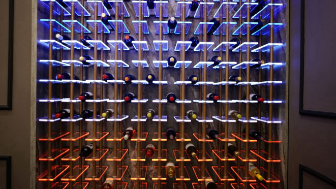 Mudando de cor a cada instante, a adega do Marghê dispõe de uma boa variedade de vinhos e espumantes a preços atraentes.
