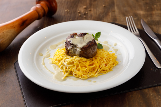 Medaglione di filetto, do La Pasta Gialla, disponível no menu das duas unidades da casa sempre presente no Festival Bom Gourmet.