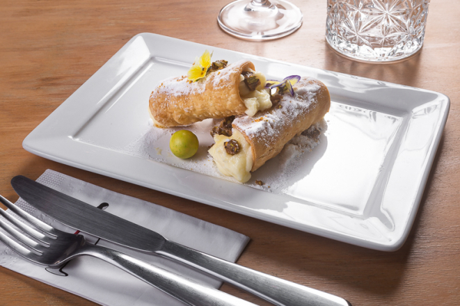 Cannoli de limão-siciliano: o tradicional doce italiano ganha recheio cítrico e muito saboroso no Donna Taça.