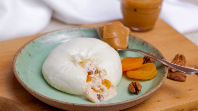Burrata com doce de leite, damasco e nozes - sucesso do Natal passado, que volta agora a ser produzida.