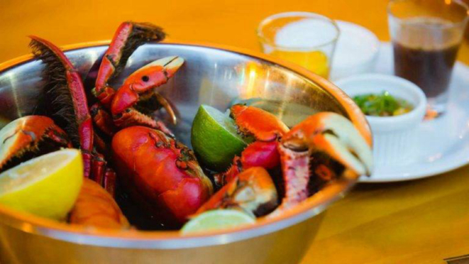 Os caranguejos d'A Ostra Bêbada: em porções e com seus acompanhamentos.