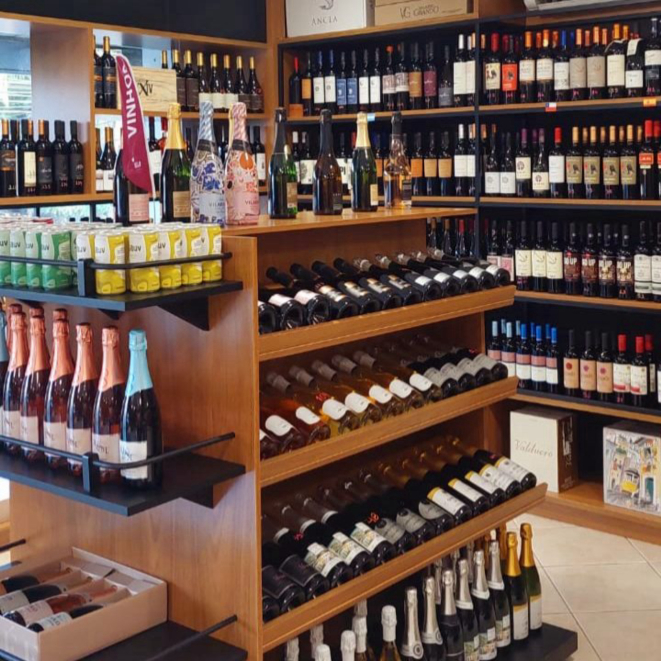 A Bello Wines tem à venda vinhos de todos os países importantes e uma boa oferta de vinhos e espumantes brasileiros.