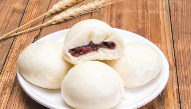 Pãozinho no vapor, conhecido mundialmente, avança nas pistas, com novos e inusitados recheios a quem desejar provar.