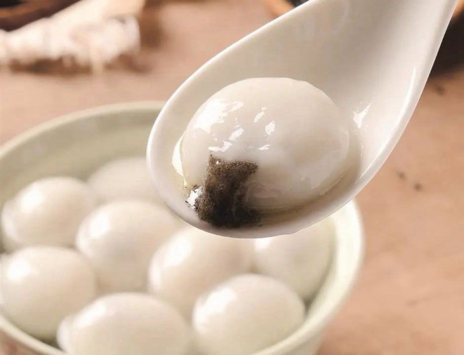 Yuanxiao é o prato tradicional do Festival das Lanternas, momento que se encerram os festejos do Ano Novo Chinês, representa encontros e a harmonia em família.