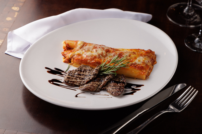 Escalopes de mignon grelhados com canelloni de ricota, do Ernesto Ristorante.