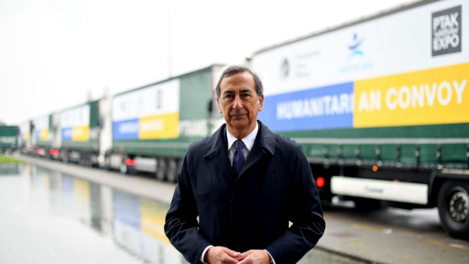 O prefeito de Milão, Giuseppe Sala, que lançou a água em embalagem longa-vida