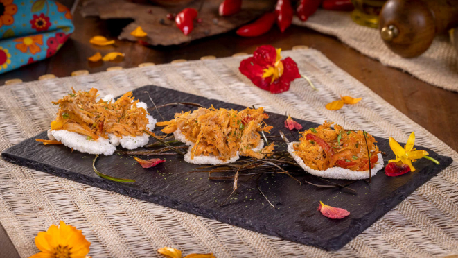 Crocante de tapioca com pernil.