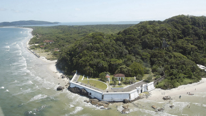 Um dos principais destinos turísticos do Paraná, Ilha do Mel tem logística complicada.