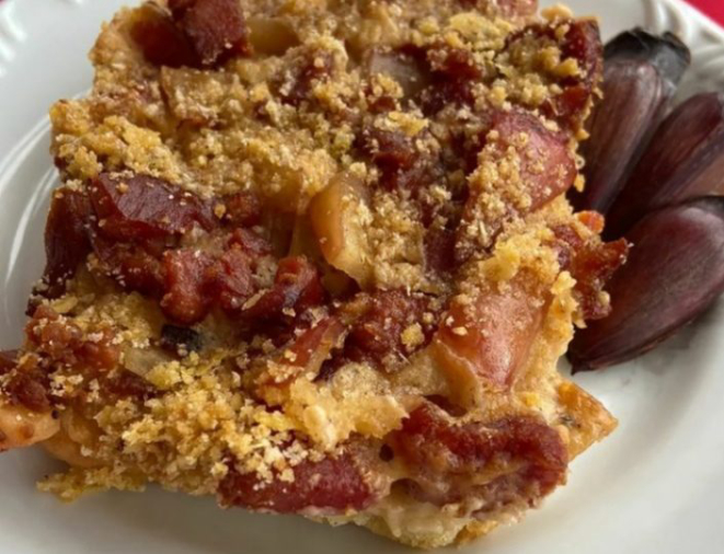 Cuca na versão salgada: pinhão e bacon.