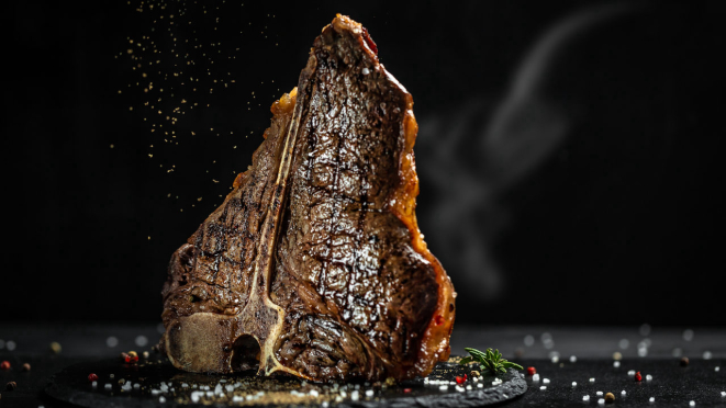 Contra filé é dos cortes que vão bem na churrasqueira.