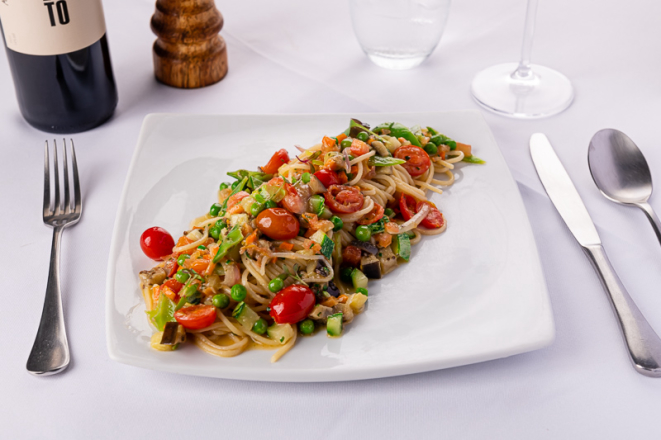 Spaghetti aglio, olio, peperoncino e legumes, do Terra Madre