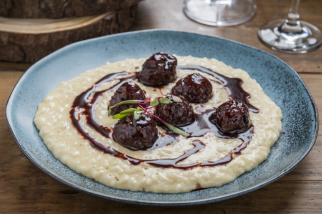 Risoto formaggio com polpetinhas ao vino rosso, do La Mafia Trattoria.