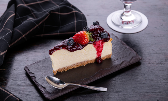 Cheesecake de frutas vermelhas, do Bar da Fábrica - Bastards.