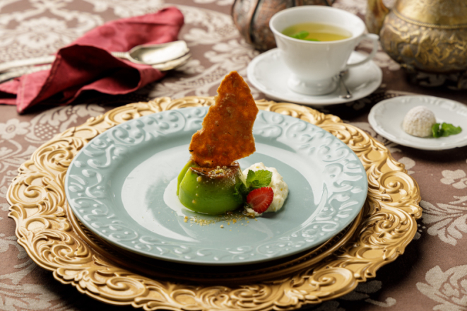 Minipudim de pistache (acompanha chá de hortelã), do Nayme Culinária Árabe.