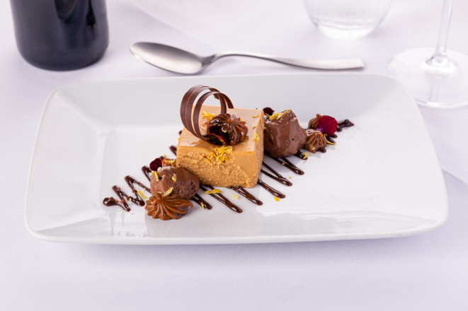 Panacota com ganache de café e raspas de limão-siciliano, do Terra Madre Ristorante.