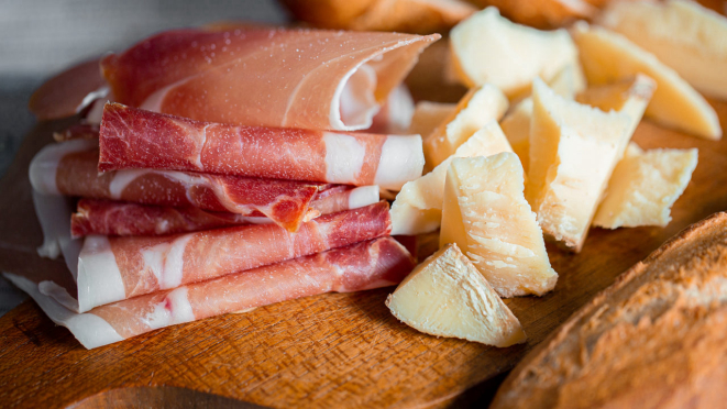 Tábua de frios tem que combinar cor e sabor.