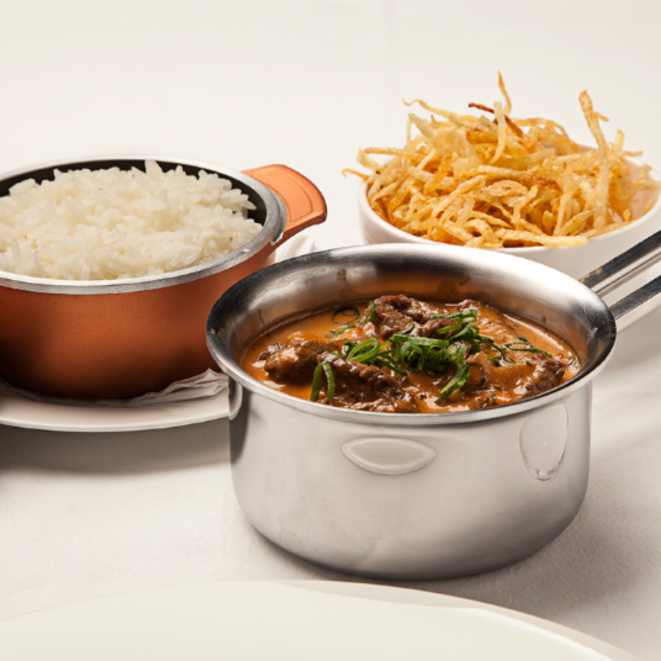 Strogonoff de mignon, prato clássico que integra uma das opções do Menu Executivo do La Varenne.