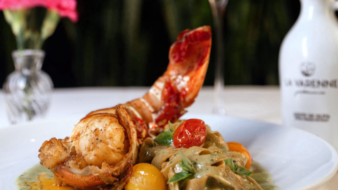 Cauda de lagosta grelhada à la Bourguignone. Do Festival da Lagosta do La Varenne.