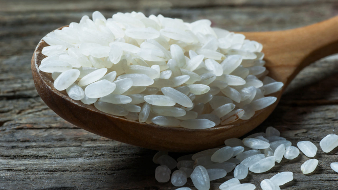 Arroz com tempero asiático ajuda a variar a marmita.