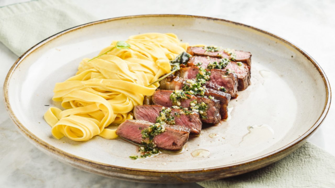 Tagliatta, gremolata & fettucinni, opção de prato principal do jantar do Romeo Cucina.