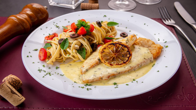 Linguado al limone, servido no almoço e jantar do Cenacolo.