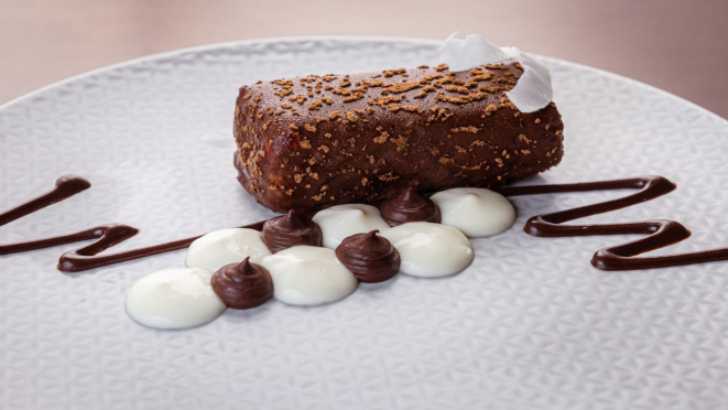 Torta de mousse de coco e chocolate, sobremesa do almoço e jantar do Vindouro.