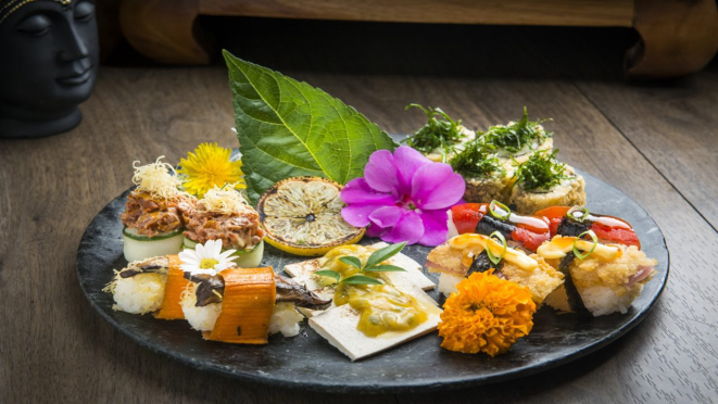 Combinado vegetariano, combinado à base de frutas, verduras e especiarias orientais que unidos trazem a culinária japonesa à atualidade. Opção oferecida no almoço e jantar do Z Sushi.