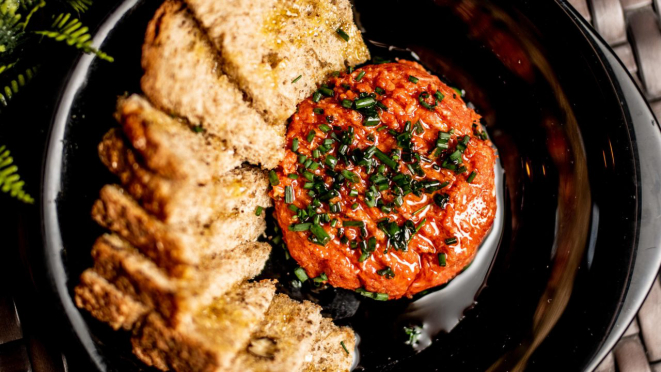 Carne de onça Blumenau, que não é bem uma carne de onça, apenas referência, mas é muito saborosa.