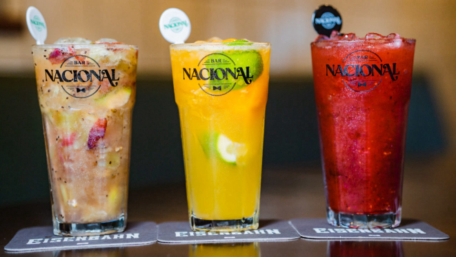 Algumas das caipirinhas do Bar Nacional. São 26 combinações de frutas ao todo.