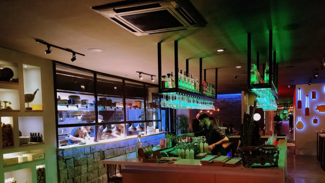 O descolado espaço interno no Feu - onde anteriormente funcionou a La Champagneria.