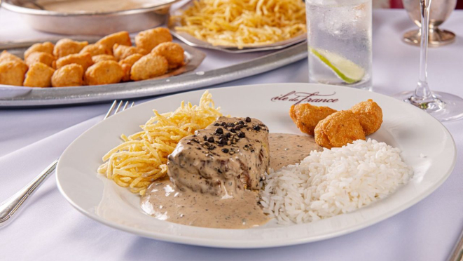Steak au Poivre: filé com molho de pimenta do reino está entre os mais pedidos no Dia dos Pais.