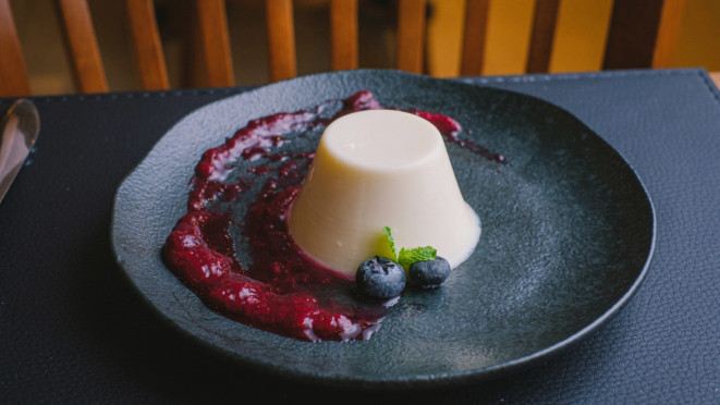 Panna cotta com frutas vermelhas do Spaccio RAR.