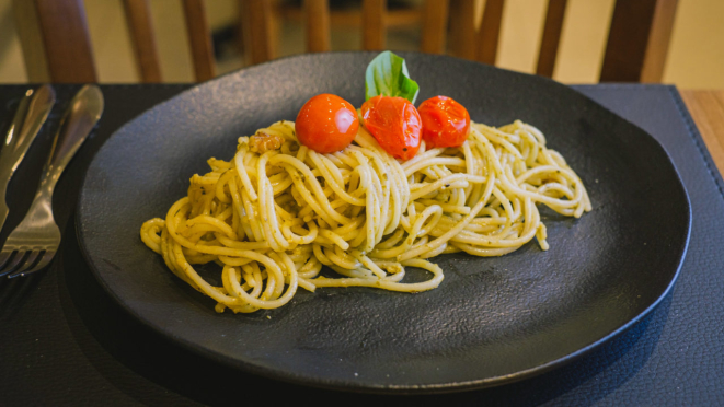 Uma das opções no Spaccio RAR é spaguetti ao pesto.