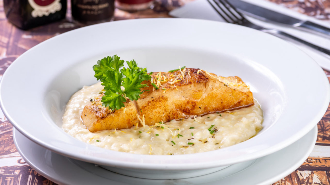 Peixe do dia grelhado no Paris 6.