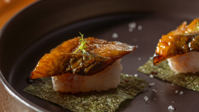 Sushi de enguia, novidade no Nuu Nikkei.