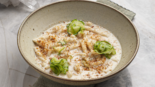 O restaurante serve massa fresca, fonduta de queijo, lascas de abobrinha e farofa de pão. O Romeo Cucina traz outras opções com massa no menu.