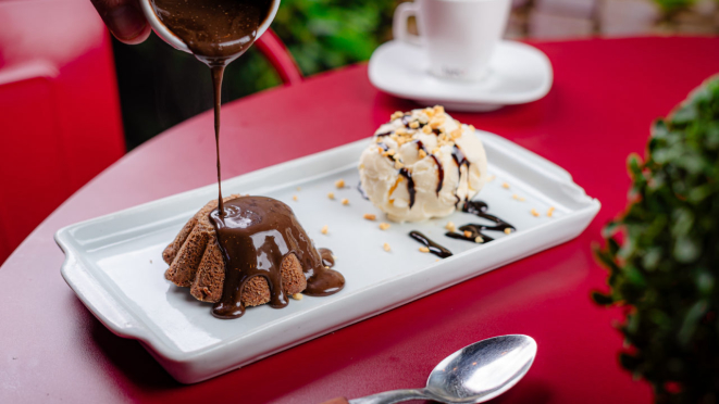 No Boi and Beer a sobremesa é petit gateau.