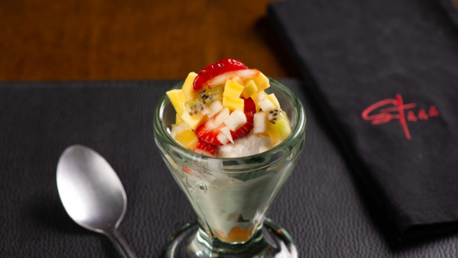 Cálice de frutas com sorvete de creme do ST 444.