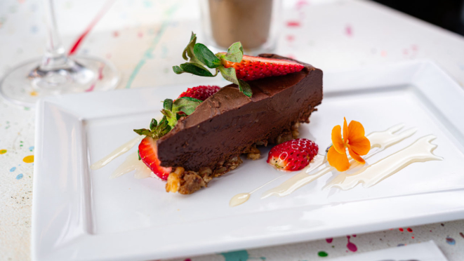 No Donna Taça a sobremesa é torta mousse 70% cacau.