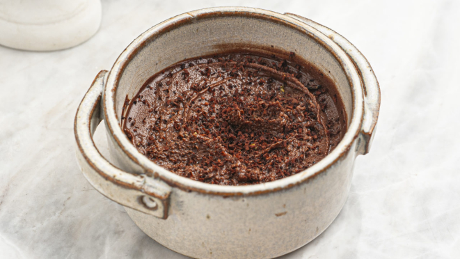 Mousse de chocolate 70% e nibs de cacau do Romeo Cucina.