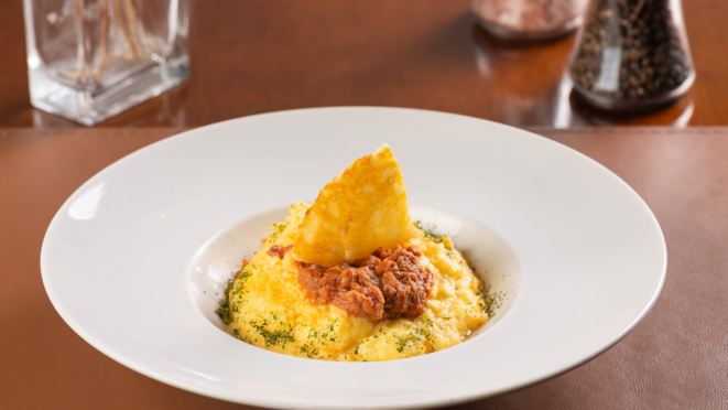 Restaurante tradicional de comida italiana, também tem uma loja de vinhos com uma extensa carta à disposição.