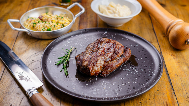 O Bull Prime serve bombom de alcatra com farofa de ovos e maionese da sogra.