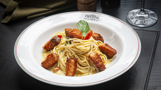 O restaurante funciona na segunda-feira das 11h às 15h e das 18h à meia-noite.