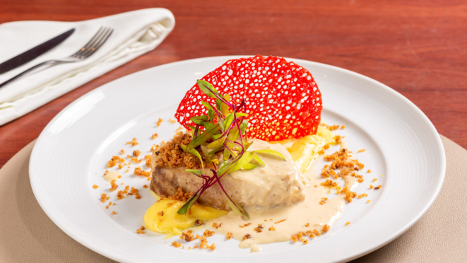 O restaurante funciona na segunda-feira das 10h às 16h e das 16h às 22h.